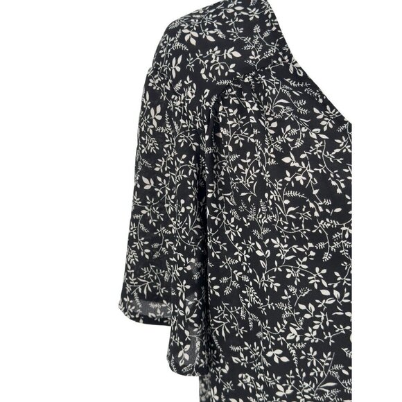 Pleione for Anthropologie Black and White Floral Blouse Top Sz M EUC Flattering - Picture 3 of 11